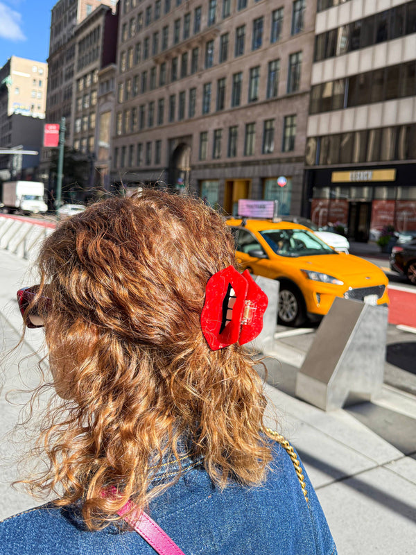 Lip hair clip