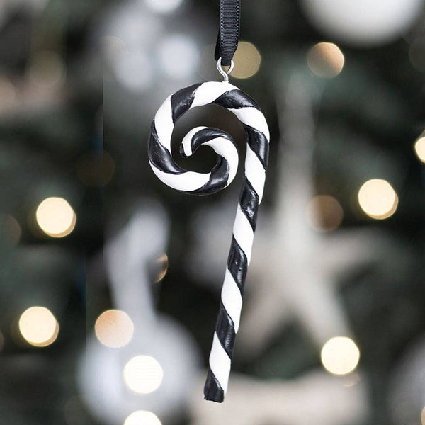 Gotisch kerstornament in de vorm van een zwart-witte zuurstok.
