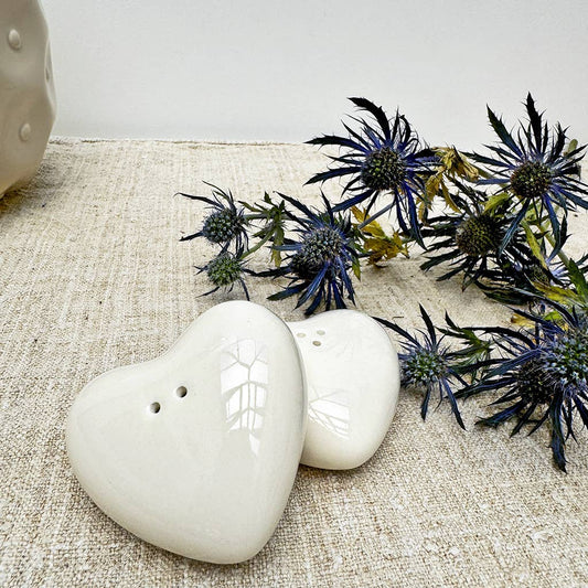 Salt and pepper shaker set, white heart, L7 W6.5 H2cm