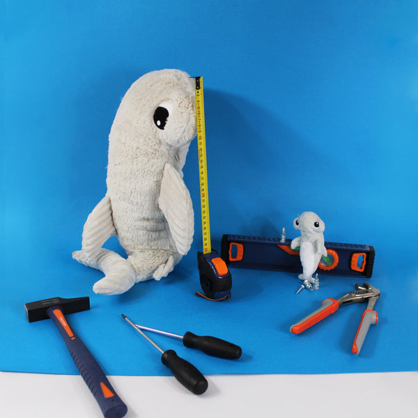 Peluche requin marteau Clou maman et son bébé gris clair – Les Ptipotos – vue 2