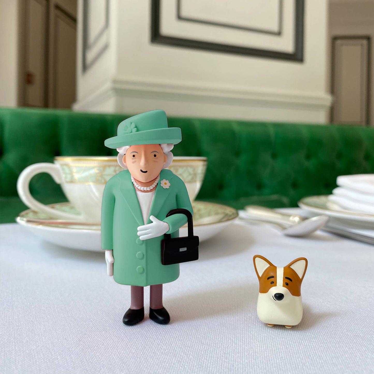 Het verzamelobject 'De Koningin & Koninklijke Corgi'