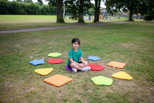 Rainbow-shaped rug with tote bag
