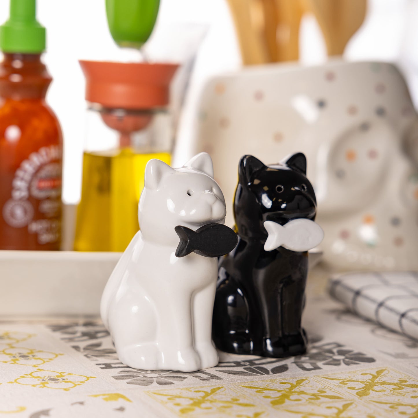 Cat salt and pepper shakers