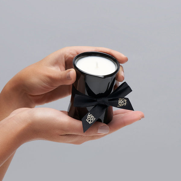Massage candle with an intoxicating scent