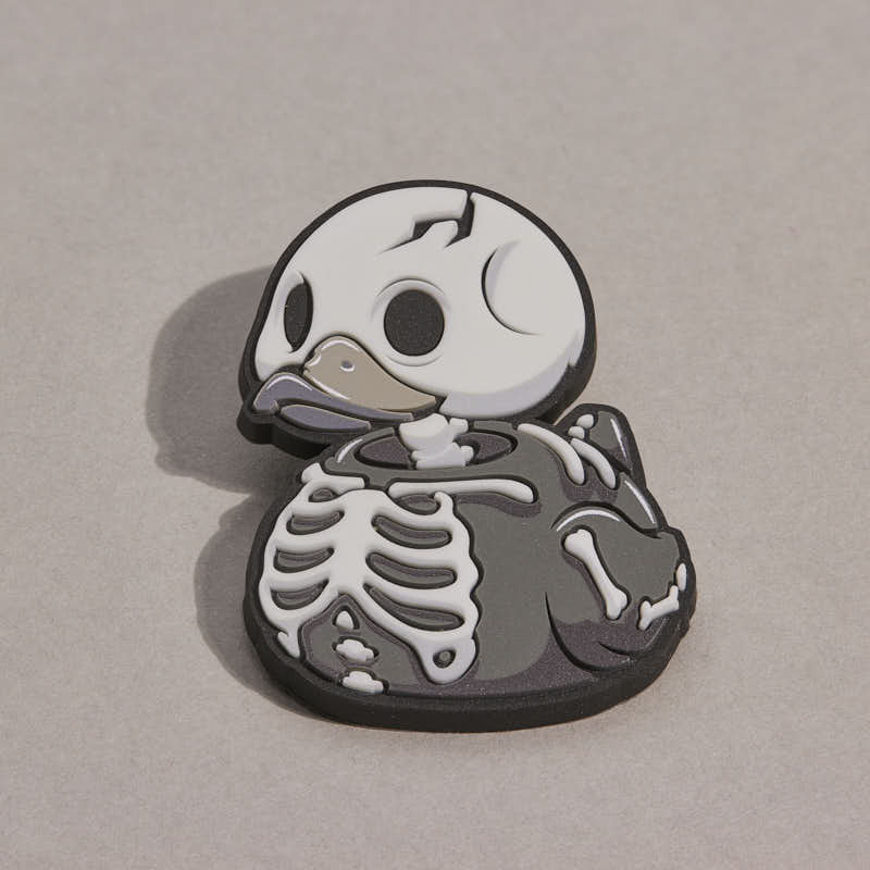 TUBBZ Numskull Skelett – Leuchtender Gummi-Pin