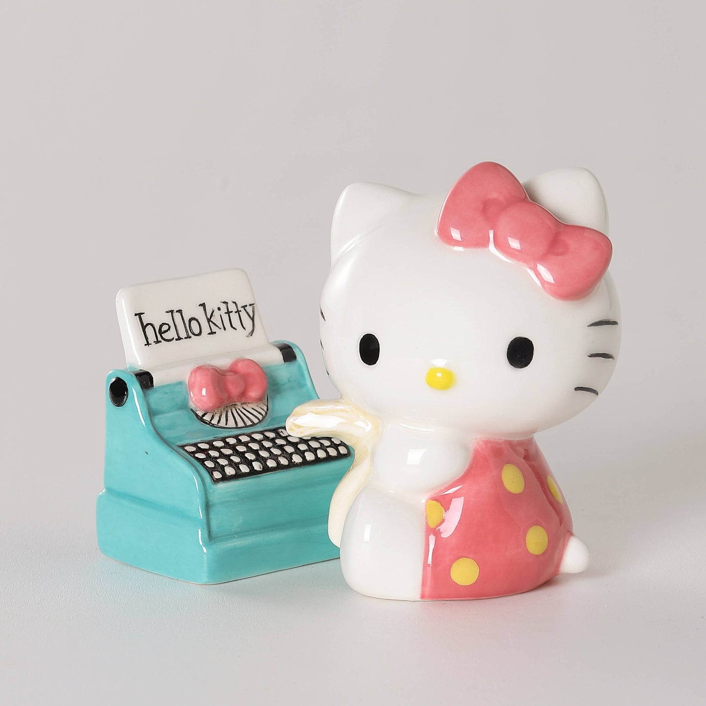 Hello Kitty Retro Typewriter Salt and Pepper Shaker Set