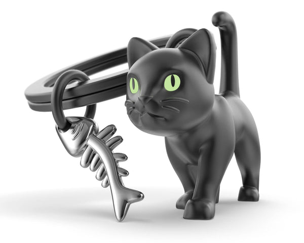 Sleutelhanger met een zwarte kat en fosforescerende ogen.