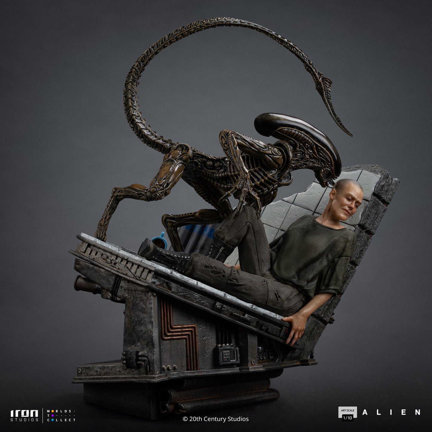 Pre-Order - Ellen Ripley and Dog Alien Statue - Alien 3 - Art Scale 1/10 - Iron Studios
