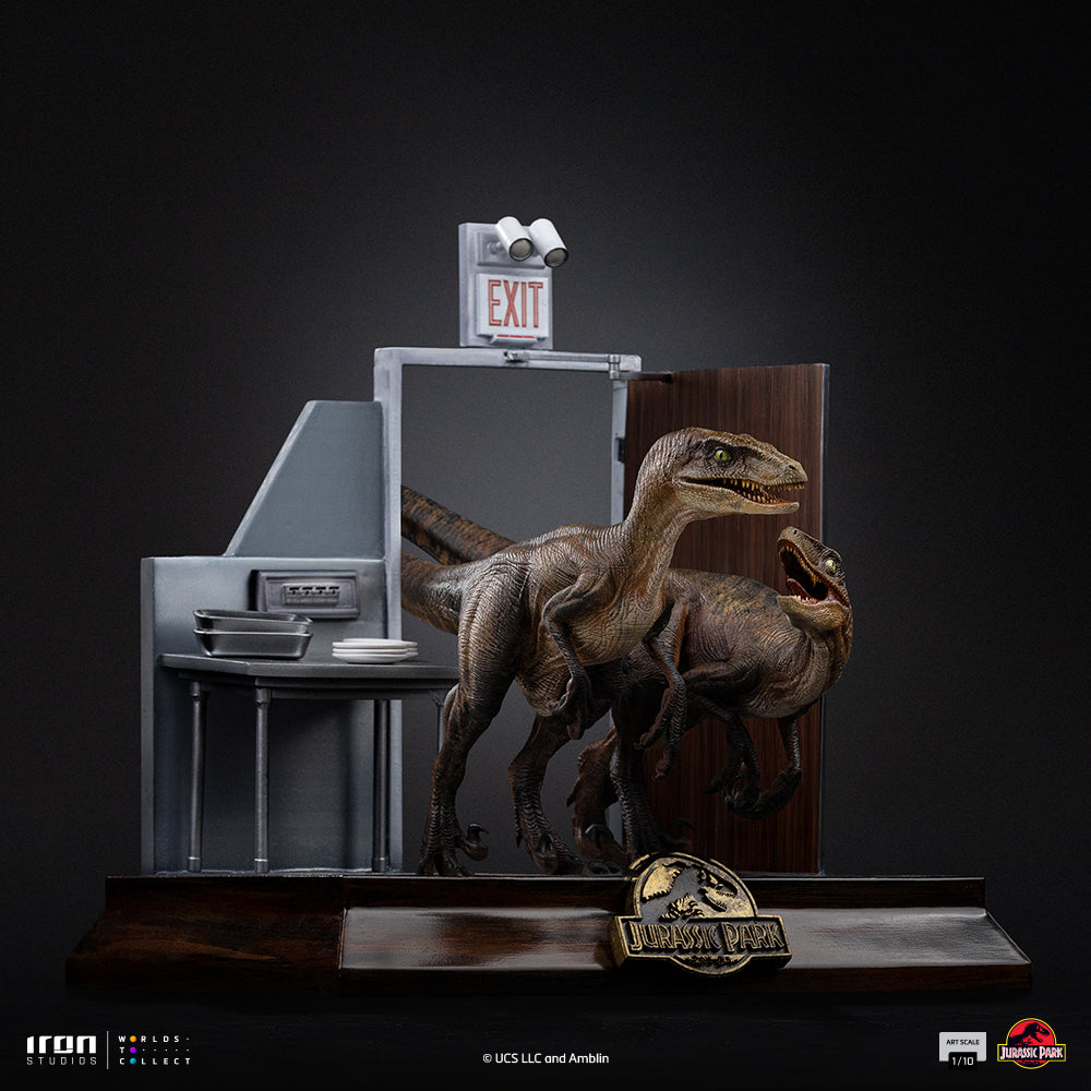 Pre-Order - Raptors at the Kitchen's Door Statue - Jurassic Park - Art Scale 1/10 - Iron Studios