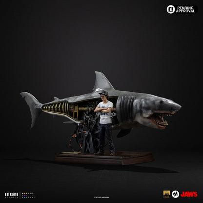 Pre-Order - Steven Spielberg Statue (Jaws 50th Anniversary) - Jaws - Art Scale 1/10 - Iron Studios