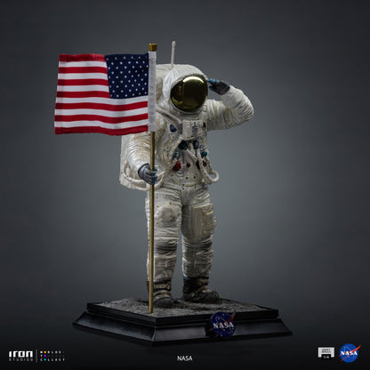 Apollo 11 Astronaut Statue - NASA - Legacy Replica 1/4 - Iron Studios