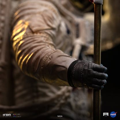 Apollo 11 Astronaut Statue - NASA - Legacy Replica 1/4 - Iron Studios
