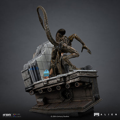 Pre-Order - Ellen Ripley and Dog Alien Statue - Alien 3 - Art Scale 1/10 - Iron Studios