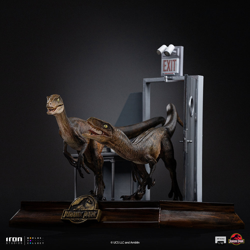 Pre-Order - Raptors at the Kitchen's Door Statue - Jurassic Park - Art Scale 1/10 - Iron Studios
