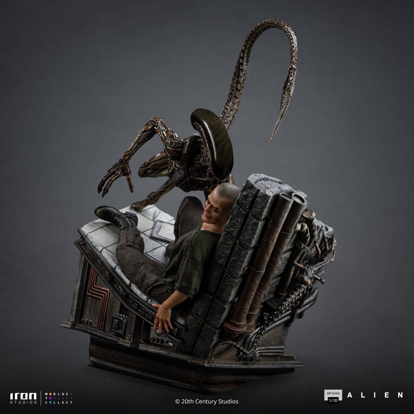 Pre-Order - Ellen Ripley and Dog Alien Statue - Alien 3 - Art Scale 1/10 - Iron Studios