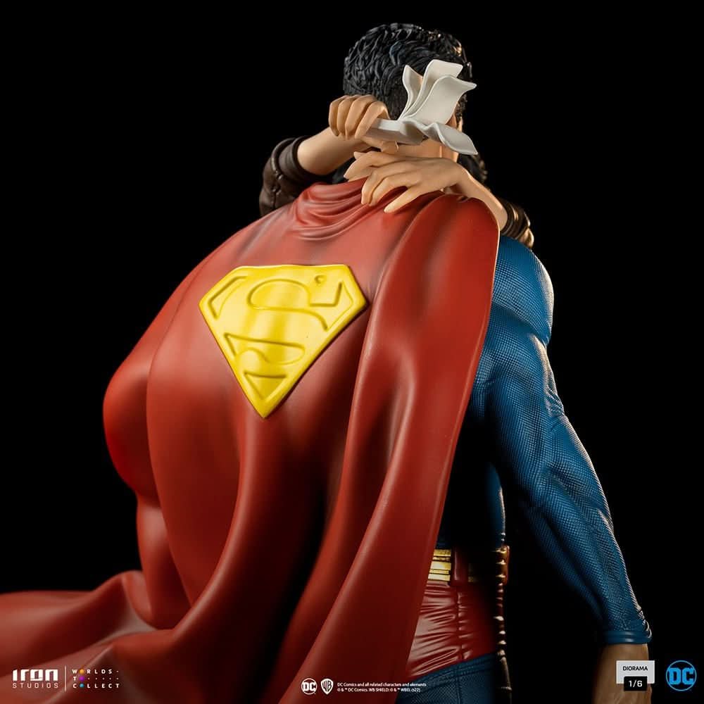 Superman and Lois Lane Statue - DC Comics - 1/6 Diorama - Iron Studios