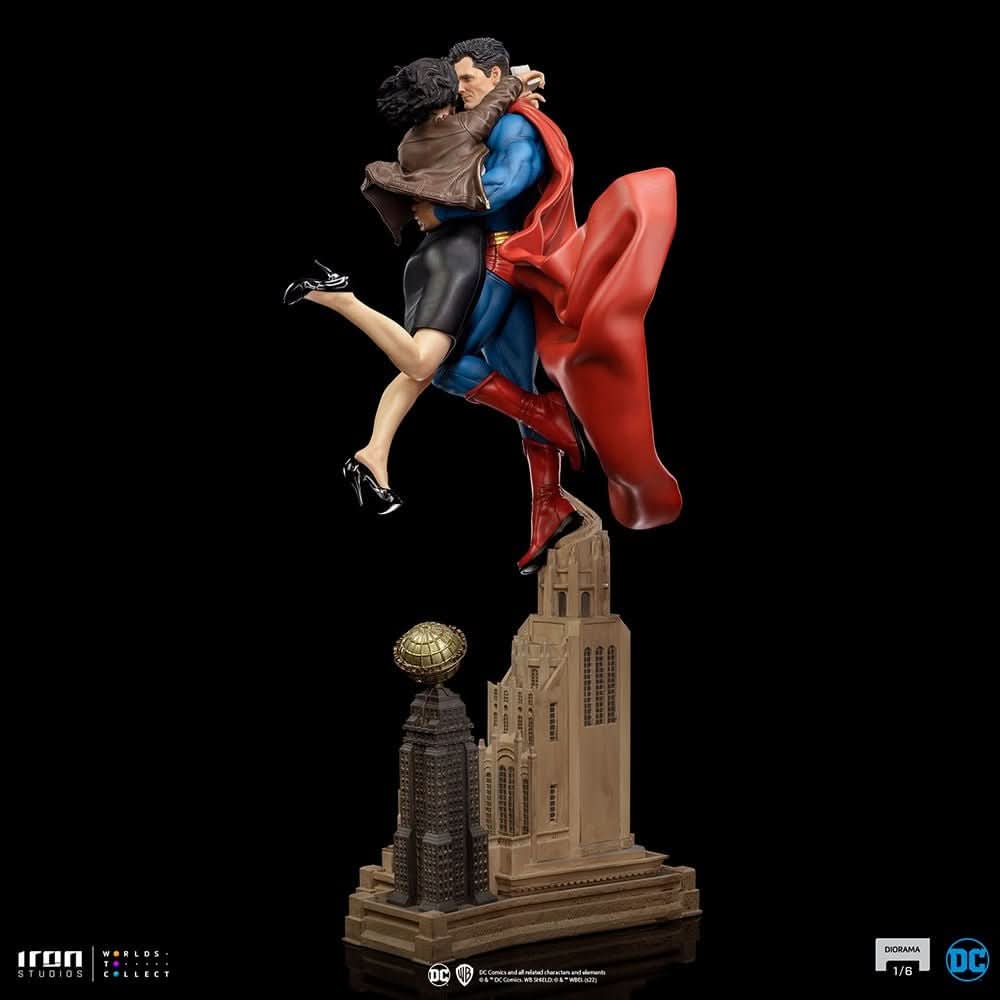 Superman and Lois Lane Statue - DC Comics - 1/6 Diorama - Iron Studios