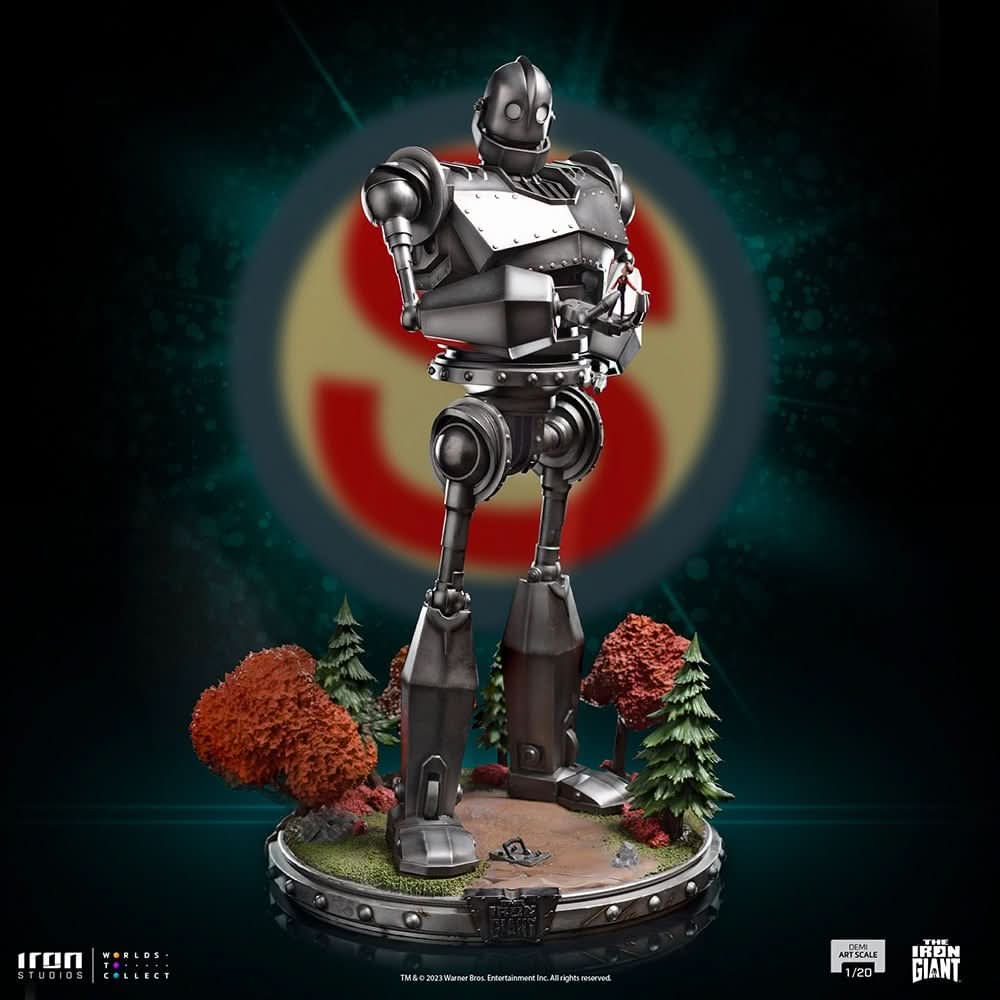 Iron Giant and Hogarth Hughes Statue - The Iron Giant - 1/20 Demi Scale - Iron Studios