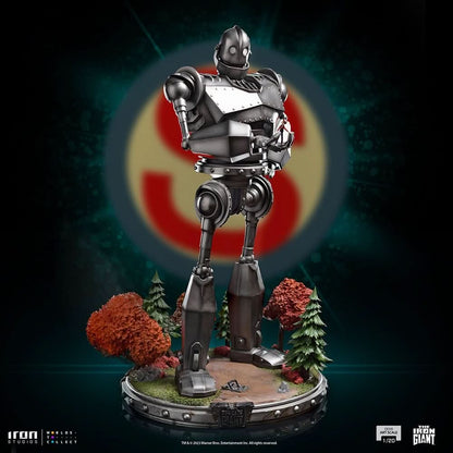 Iron Giant and Hogarth Hughes Statue - The Iron Giant - 1/20 Demi Scale - Iron Studios