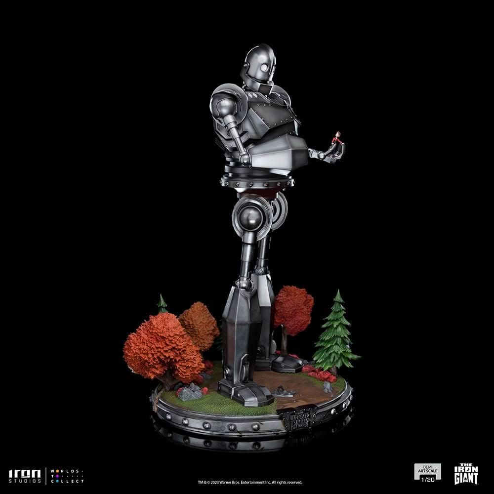 Iron Giant and Hogarth Hughes Statue - The Iron Giant - 1/20 Demi Scale - Iron Studios