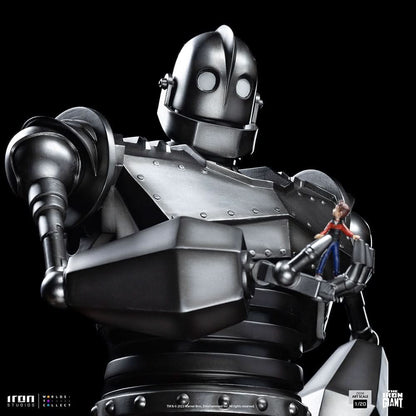 Iron Giant and Hogarth Hughes Statue - The Iron Giant - 1/20 Demi Scale - Iron Studios