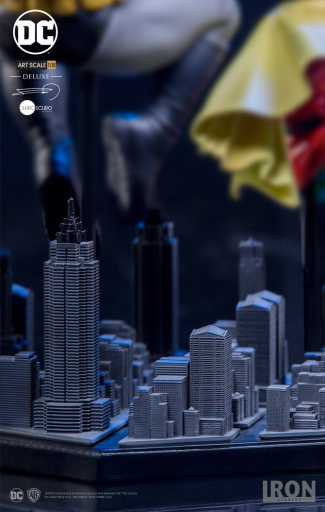 Batman & Robin Deluxe Statue By Frank Miller - The Dark Knight Returns - Art Scale 1/10 - Iron Studios