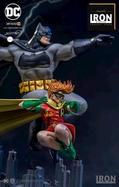 Batman & Robin Deluxe Statue By Frank Miller - The Dark Knight Returns - Art Scale 1/10 - Iron Studios
