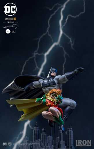 Batman & Robin Deluxe Statue By Frank Miller - The Dark Knight Returns - Art Scale 1/10 - Iron Studios
