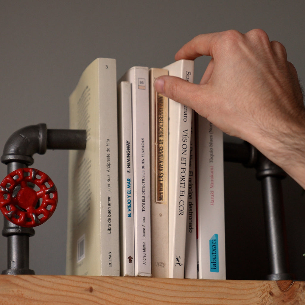 Serre-livres double Pipeline