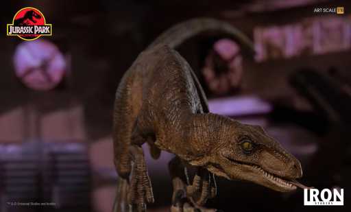 Crouching Velociraptor Statue - Jurassic Park - Art Scale 1/10 - Iron Studios