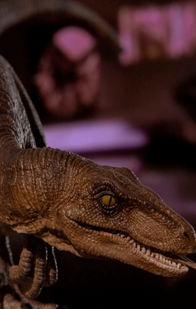 Crouching Velociraptor Statue - Jurassic Park - Art Scale 1/10 - Iron Studios