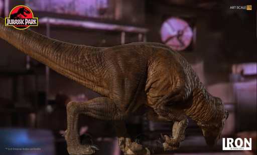 Crouching Velociraptor Statue - Jurassic Park - Art Scale 1/10 - Iron Studios