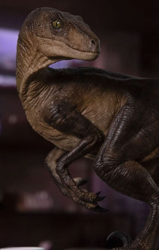 Velociraptors Statue in Kitchen Diorama - Jurassic Park - Art Scale 1/10 - Iron Studios