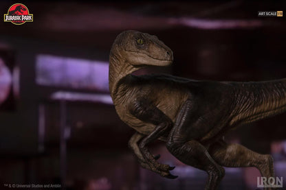 Velociraptors Statue in Kitchen Diorama - Jurassic Park - Art Scale 1/10 - Iron Studios