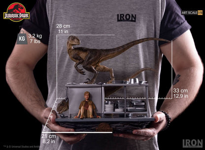 Velociraptors Statue in Kitchen Diorama - Jurassic Park - Art Scale 1/10 - Iron Studios
