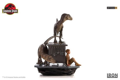 Velociraptors Statue in Kitchen Diorama - Jurassic Park - Art Scale 1/10 - Iron Studios