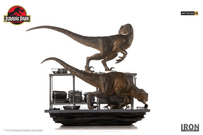Velociraptors Statue in Kitchen Diorama - Jurassic Park - Art Scale 1/10 - Iron Studios