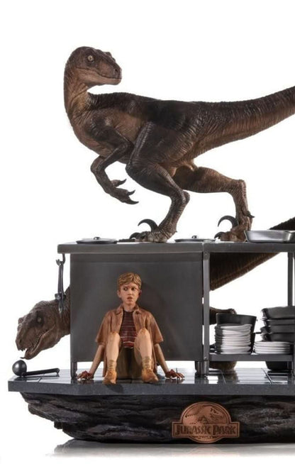Velociraptors Statue in Kitchen Diorama - Jurassic Park - Art Scale 1/10 - Iron Studios