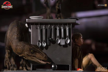 Velociraptors Statue in Kitchen Diorama - Jurassic Park - Art Scale 1/10 - Iron Studios