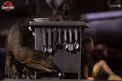 Velociraptors Statue in Kitchen Diorama - Jurassic Park - Art Scale 1/10 - Iron Studios