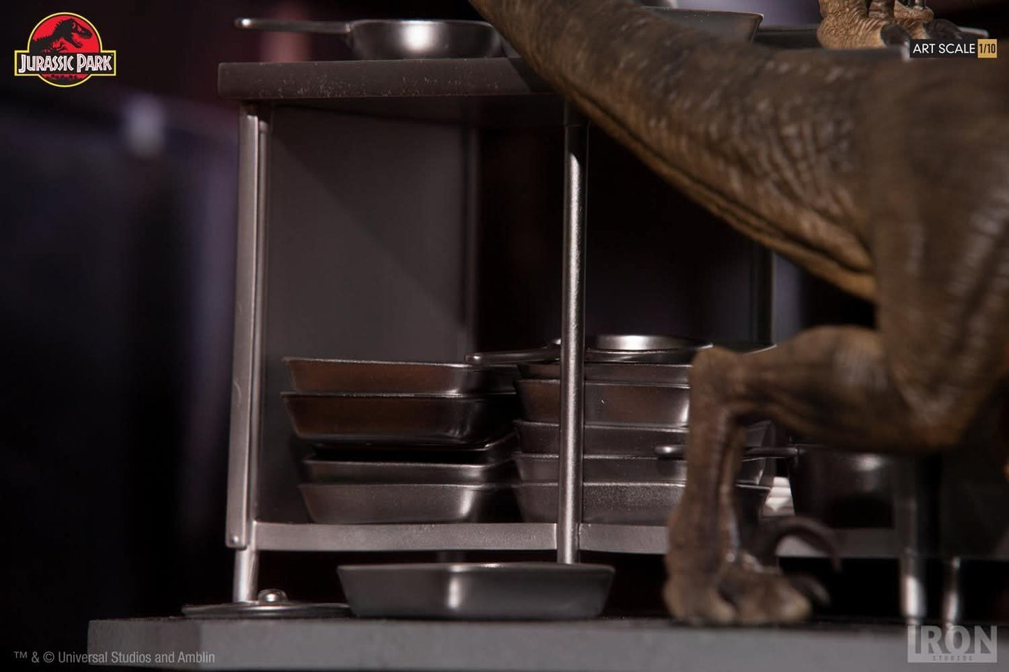Velociraptors Statue in Kitchen Diorama - Jurassic Park - Art Scale 1/10 - Iron Studios