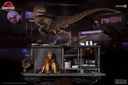 Velociraptors Statue in Kitchen Diorama - Jurassic Park - Art Scale 1/10 - Iron Studios