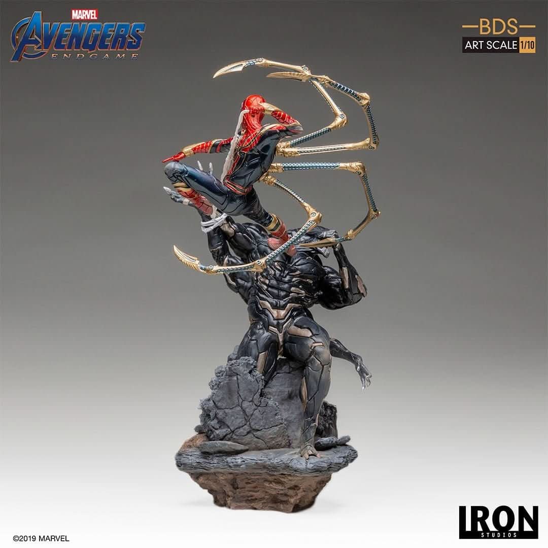 Iron Spider Vs Outrider Statue - Avengers: Endgame - Art Scale - Iron Studios