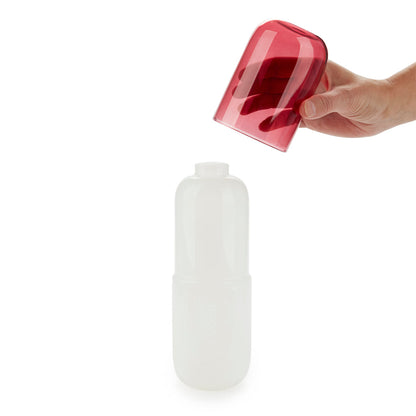 Bouteille de pilules d'eau et verre à boire