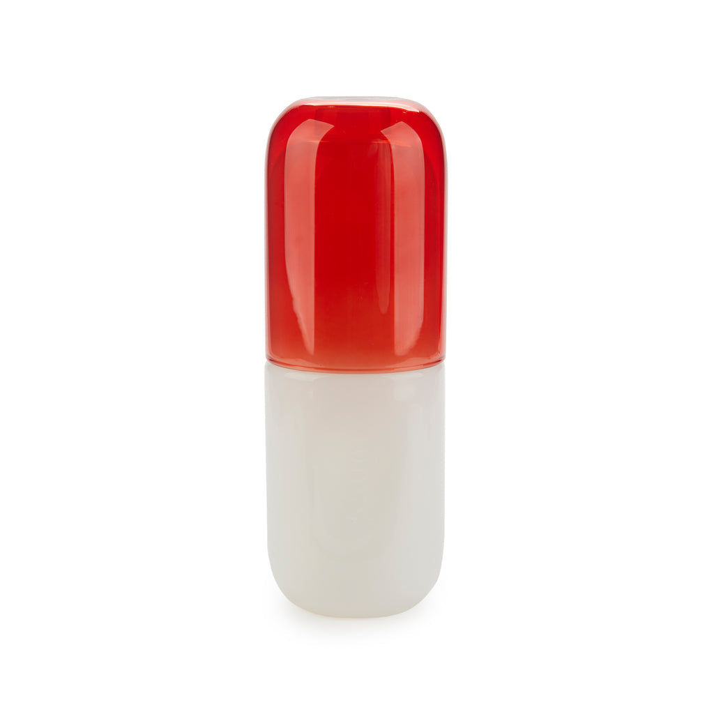 Bouteille de pilules d'eau et verre à boire