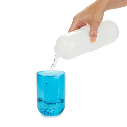Bouteille de pilules d'eau et verre à boire