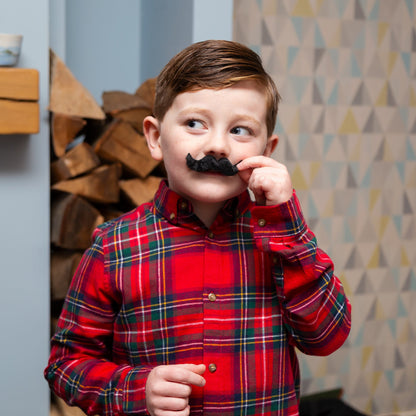 LES BLAGUES CLASSIQUES COLLENT SUR LES MOUSTACHES