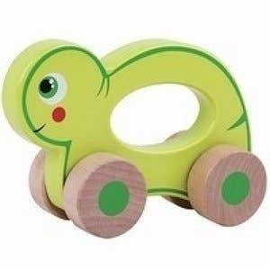 Houten schildpad op wielen