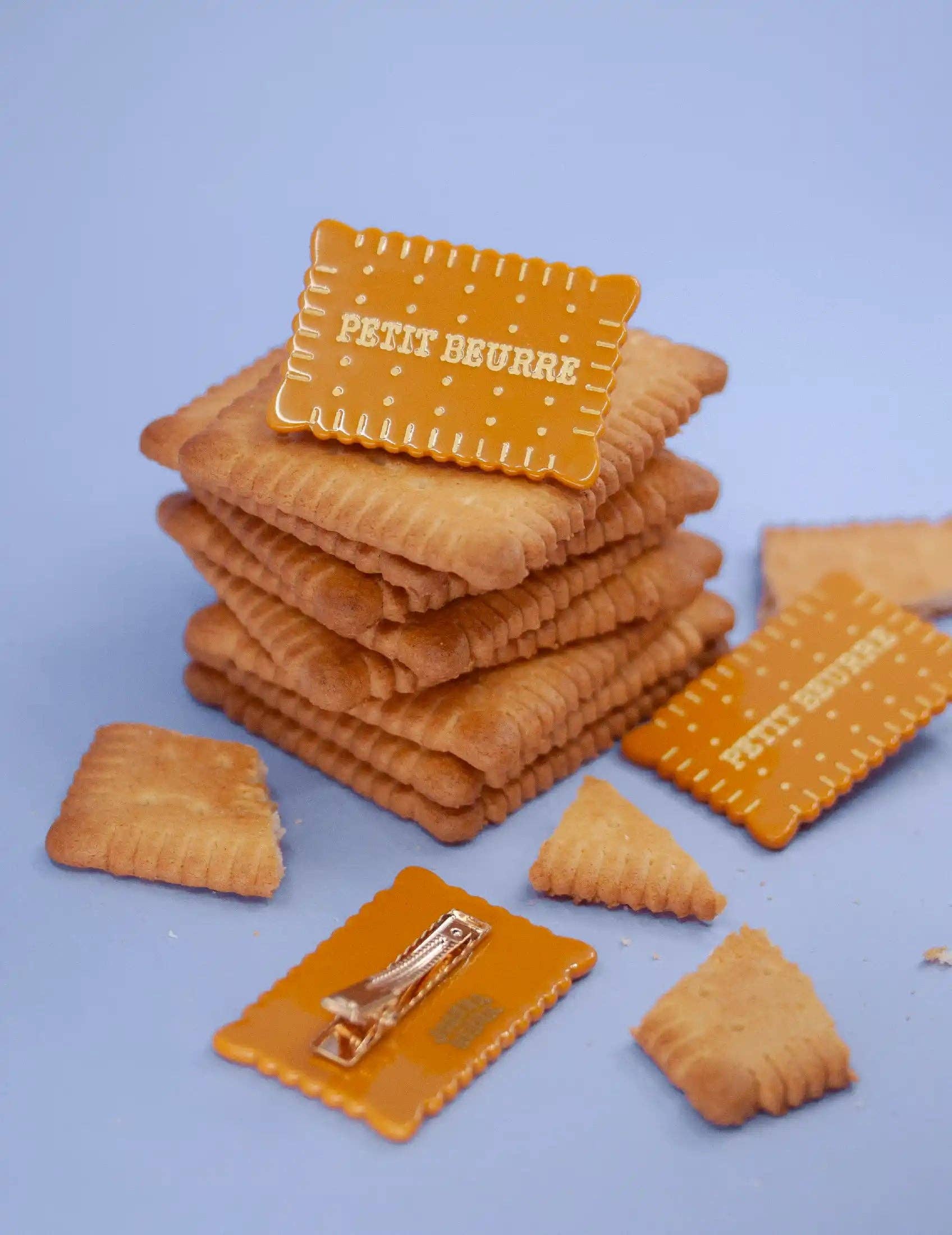 Barrette – pince crocodile biscuit Petit Beurre français | Joanna Behar – vue 4