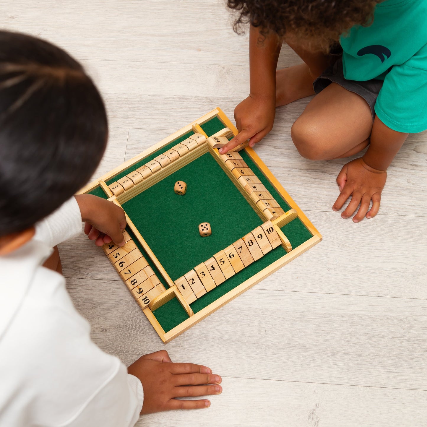 WOODEN 4-PLAYER SHUT THE BOX GAME